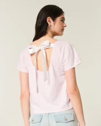 Let T-shirt med blomsterprint og bånd i ryggen