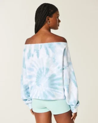 Let tie-dye dobbelt off-shoulder sweatshirt
