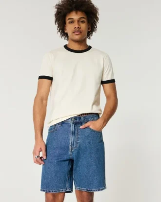 Løse denimshorts over knæet