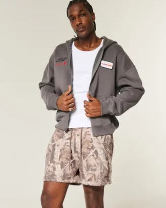 Løse fleece-shorts i camouflage til midt på låret
