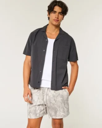 Løse fleece-shorts i camouflage til midt på låret Løse fleece-shorts i camouflage til midt på låret