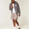 Løse fleece-shorts i camouflage til midt på låret Løse fleece-shorts i camouflage til midt på låret