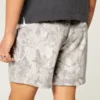 Løse fleece-shorts i camouflage til midt på låret Løse fleece-shorts i camouflage til midt på låret