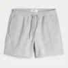 Løse fleece-shorts til midt på låret Løse fleece-shorts til midt på låret