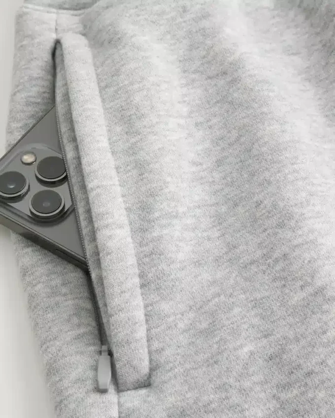 Løse fleece-shorts til midt på låret Løse fleece-shorts til midt på låret