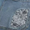 Mediumvasket broderet hajgrafik skaterbaggy jeans Mediumvasket broderet hajgrafik skaterbaggy jeans