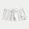 Mini-fleece-shorts med grafisk nummer Mini-fleece-shorts med grafisk nummer