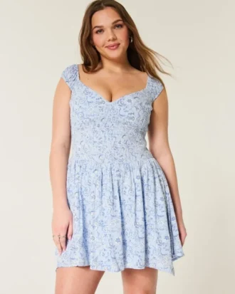 Off-the-Shoulder asymmetrisk mini-kjole Off-the-Shoulder asymmetrisk mini-kjole