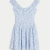 Off-the-Shoulder asymmetrisk mini-kjole Off-the-Shoulder asymmetrisk mini-kjole