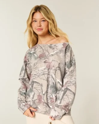 Oversized camouflage-sweatshirt med bare skuldre Oversized camouflage-sweatshirt med bare skuldre