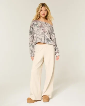 Oversized camouflage-sweatshirt med bare skuldre Oversized camouflage-sweatshirt med bare skuldre
