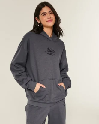 Oversized hættetrøje med glitrende logo