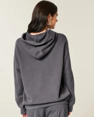 Oversized hættetrøje med glitrende logo