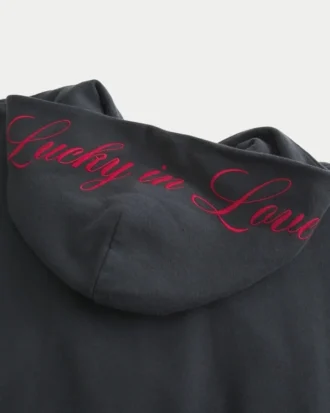 Oversized Lucky in Love-hoodie med lynlås og grafisk print
