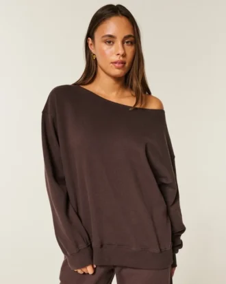 Oversized sweatshirt med bare skuldre Oversized sweatshirt med bare skuldre