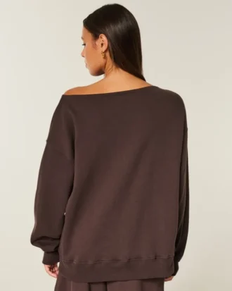 Oversized sweatshirt med bare skuldre Oversized sweatshirt med bare skuldre
