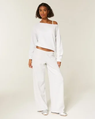 Oversized sweatshirt med bare skuldre Oversized sweatshirt med bare skuldre
