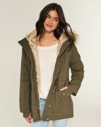 Parka med imiteret pelsfor