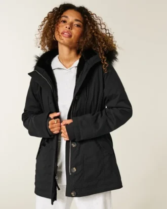 Parka med imiteret pelsfor