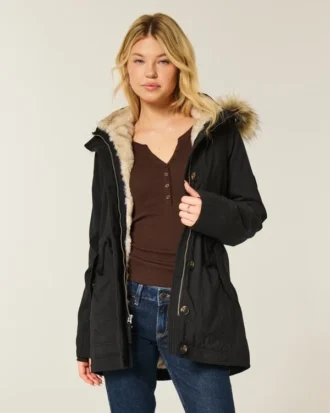 Parka med imiteret pelsfor