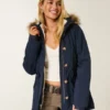 Parka med imiteret pelsfor Parka med imiteret pelsfor