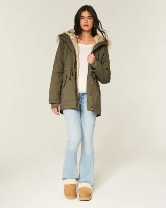 Parka med imiteret pelsfor
