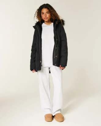 Parka med imiteret pelsfor