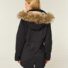 Parka med imiteret pelsfor Parka med imiteret pelsfor