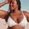 Ribbet bikini-top med bøjle og dyb udskæring Ribbet bikini-top med bøjle og dyb udskæring