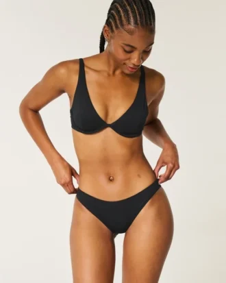 Ribbet bikinitrusser