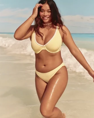 Ribbet bikinitrusser