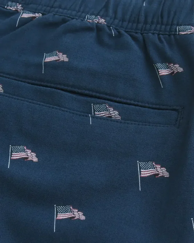 Shorts i linneblanding med mønster, der går til over knæet Shorts i linneblanding med mønster, der går til over knæet