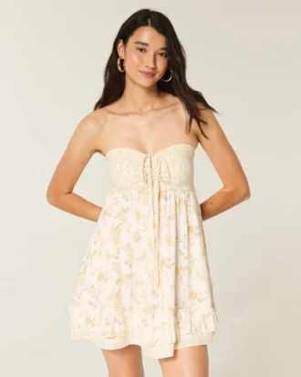 Stropløs babydoll-minikjole med flæser