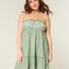 Stropløs broderet babydoll-kjole Stropløs broderet babydoll-kjole