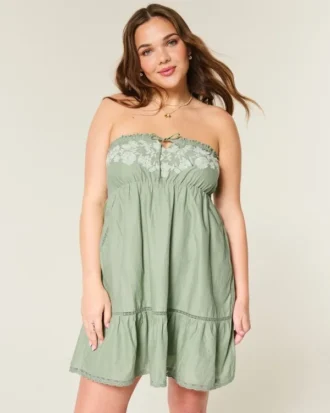 Stropløs broderet babydoll-kjole