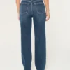 Ultra højtaljede mørkvaskede 90’er-jeans med lige ben Ultra højtaljede mørkvaskede 90’er-jeans med lige ben