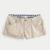 Ultra lavtaljede mini-shorts i khaki twill Ultra lavtaljede mini-shorts i khaki twill