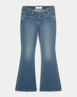 Ultra lavtaljede mørkvaskede jeans med bælte og udsvajede ben
