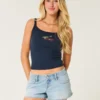 Ultra lavtaljede, rippede mini-denimshorts i medium vask Ultra lavtaljede, rippede mini-denimshorts i medium vask