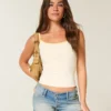 Ultra lavtaljede shorts i mediumvasket denim Ultra lavtaljede shorts i mediumvasket denim
