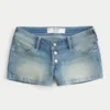 Ultra lavtaljede shorts i mediumvasket denim Ultra lavtaljede shorts i mediumvasket denim