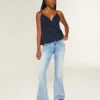 Ultra lavtaljede, slidte, lysvaskede jeans med pailletter Ultra lavtaljede, slidte, lysvaskede jeans med pailletter