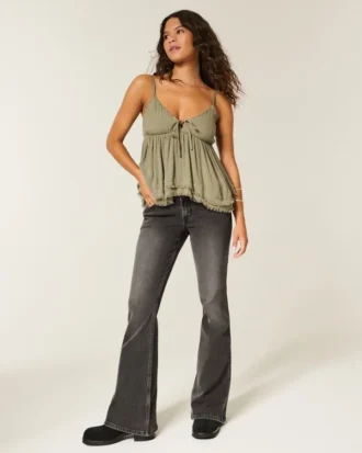 Ultra lavtaljede, vasket sorte flare-jeans