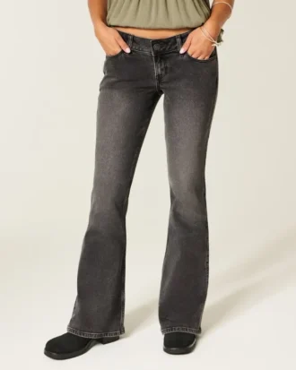 Ultra lavtaljede, vasket sorte flare-jeans