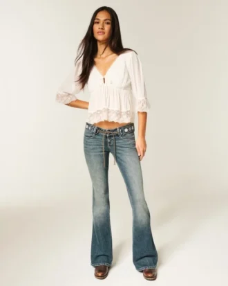 Ultra lavtaljet broderet bælte Mediumvaskede flare jeans
