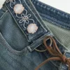 Ultra lavtaljet broderet bælte Mediumvaskede flare jeans Ultra lavtaljet broderet bælte Mediumvaskede flare jeans