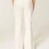 Ultra lavtaljet hvid broderet flare-jeans med lommer Ultra lavtaljet hvid broderet flare-jeans med lommer
