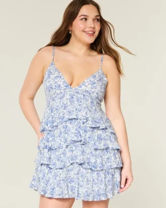 V-hals babydoll-minikjole med flæser
