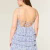 V-hals babydoll-minikjole med flæser V-hals babydoll-minikjole med flæser