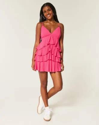 V-hals babydoll-minikjole med flæser V-hals babydoll-minikjole med flæser